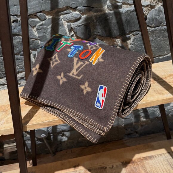 Louis Vuitton x NBA Lettering Brown Wool Cashmere Neo Monogram Blanket - Picture 7 of 13